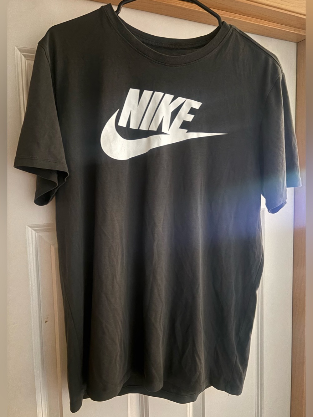 Nike Tee Gray With White Swoosh Women’s Size Large RN56323